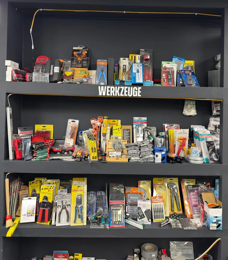 Elektrowerkzeuge und Handwerkzeug